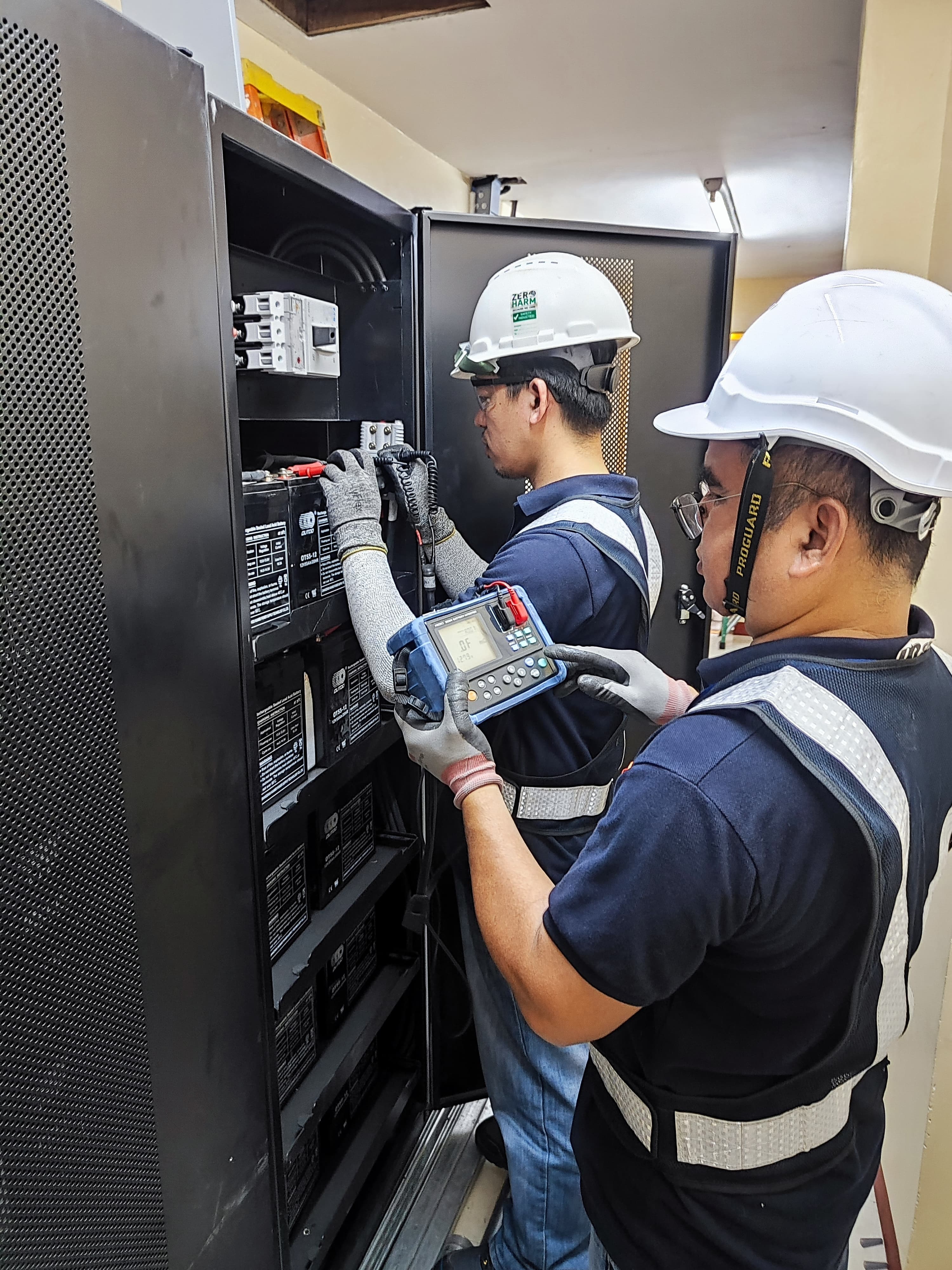 UPS battery cabinet installation and testing