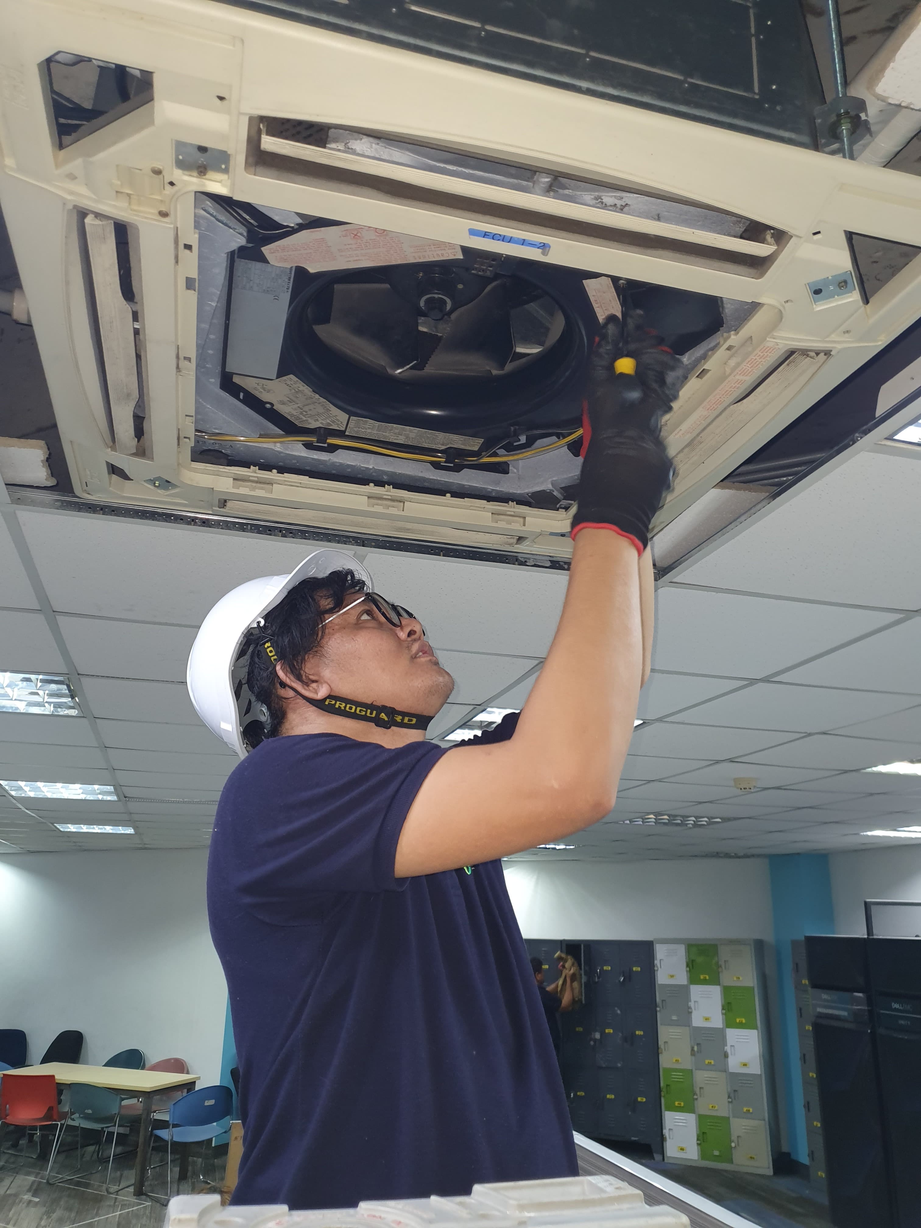Split-type comfort cooling ACU installation